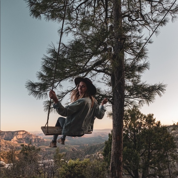 Meet your Posher, Ashley - Picture 1 of 1